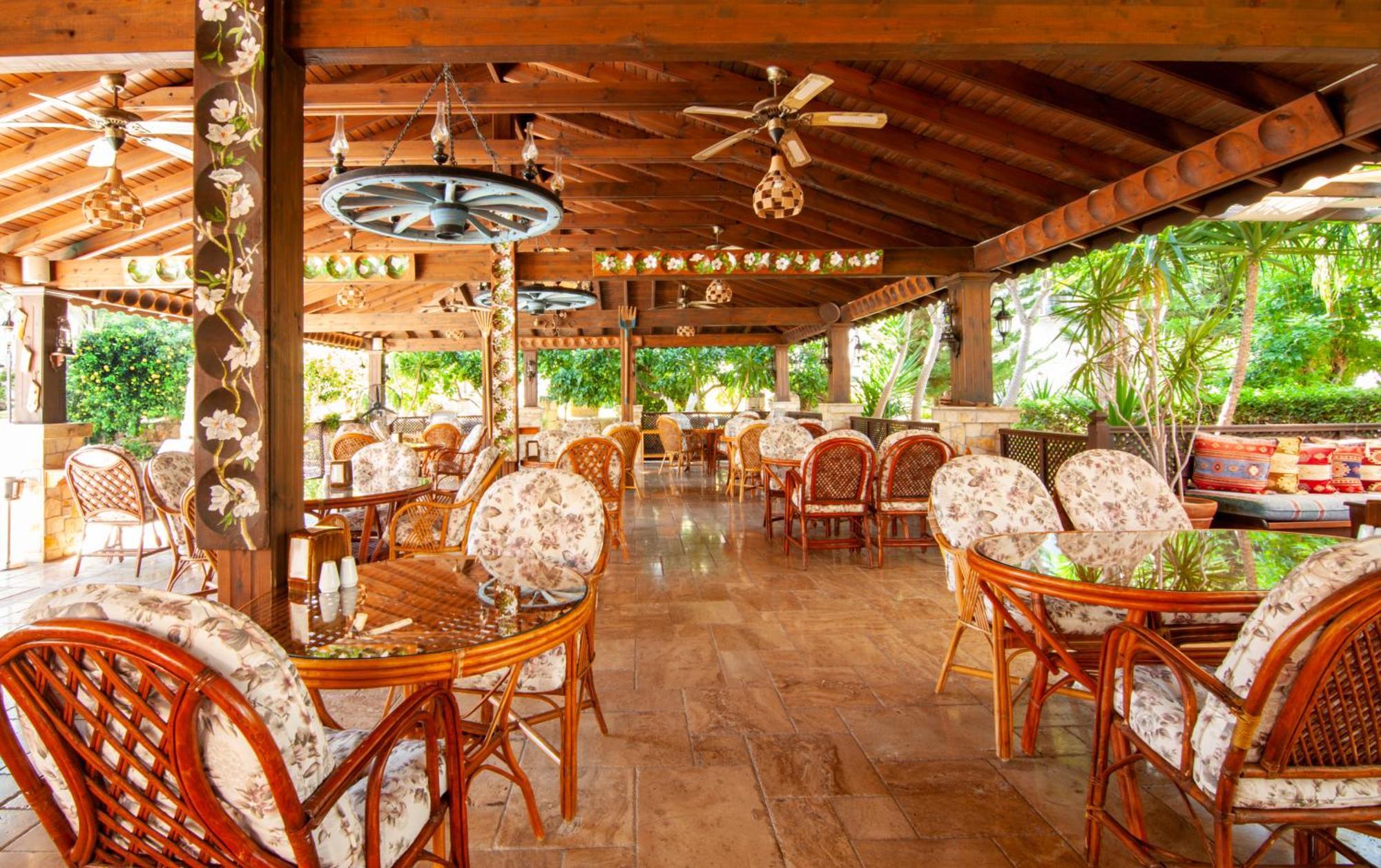 Almond Holiday Village Кирения Екстериор снимка